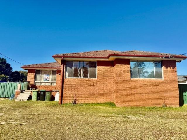 SPACIOUS & RENOVATED BRICK VENEER HOUSE