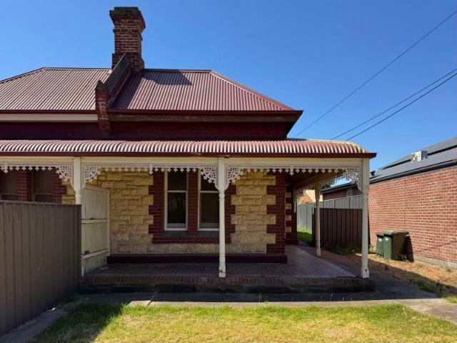 Spacious & Renovated Duplex Close to CBD and Beaches