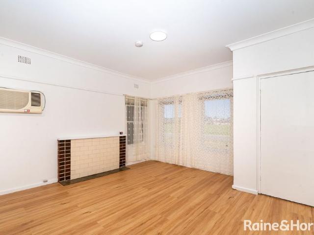 SPACIOUS, RENOVATED FAMILY HOME DIRECTLY ACROSS FROM THE OVAL APPLY TODAY!