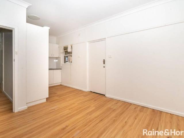 SPACIOUS, RENOVATED FAMILY HOME DIRECTLY ACROSS FROM THE OVAL APPLY TODAY!