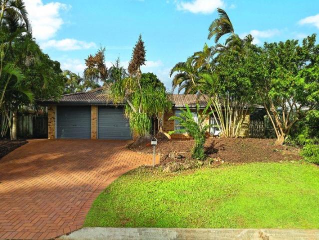 SPACIOUS RENOVATED FAMILY HOME, LOCATION!
