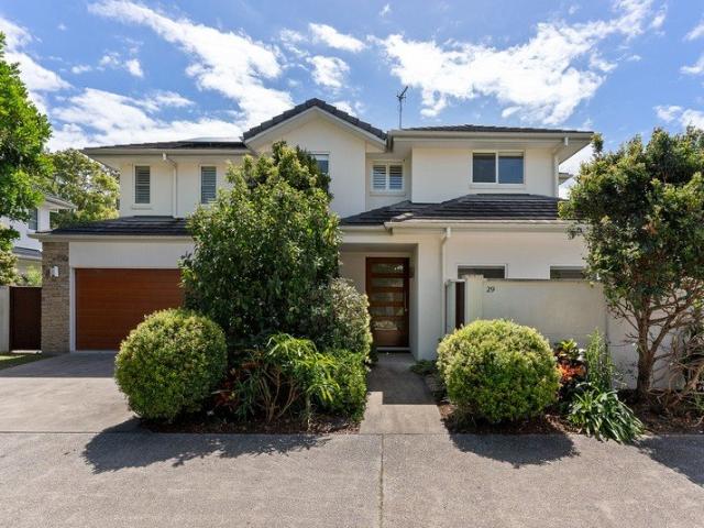Spacious, Renovated Freestanding Townhouse in Central Byron
