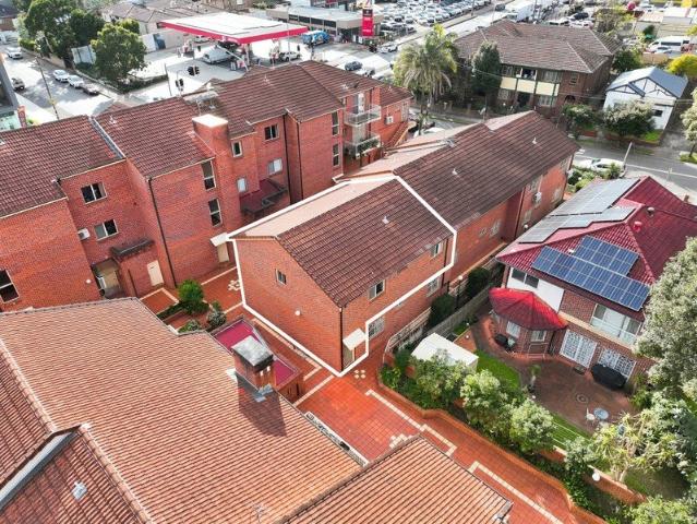 Spacious, Renovated & North Facing 2 + Study | 131SQM Townhouse Style Double Brick Home