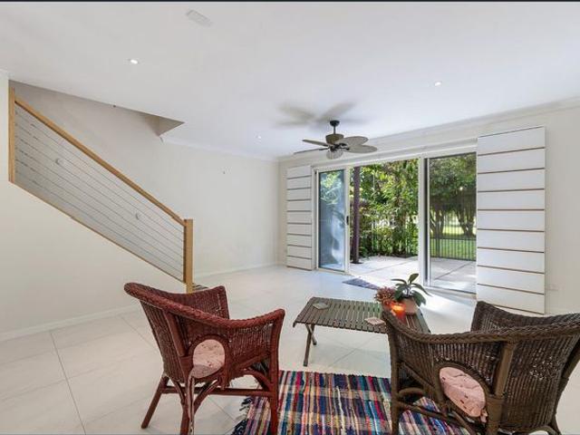 Spacious Renovated Townhouse with Great Outdoor Living
