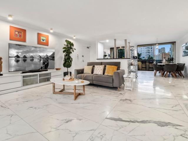 Spacious, Renovated Three Bedroom Living in Kangaroo Point!