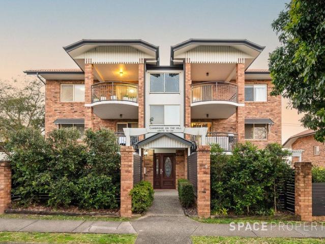 Spacious Red Hill Apartment with a Stunning Outlook