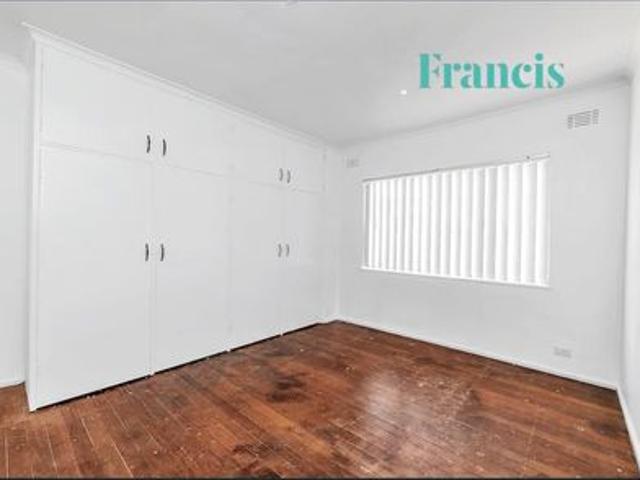 Spacious, Refurbished Two Bedroom Unit in a Boutique Block