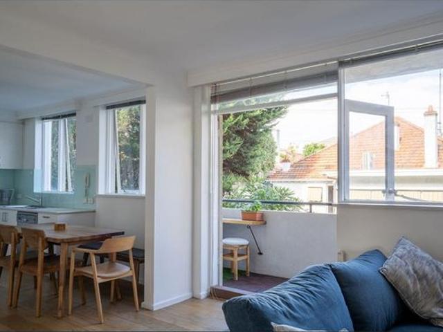 Spacious Refurbished Apartment Living in an Unbeatable Lifestyle Location