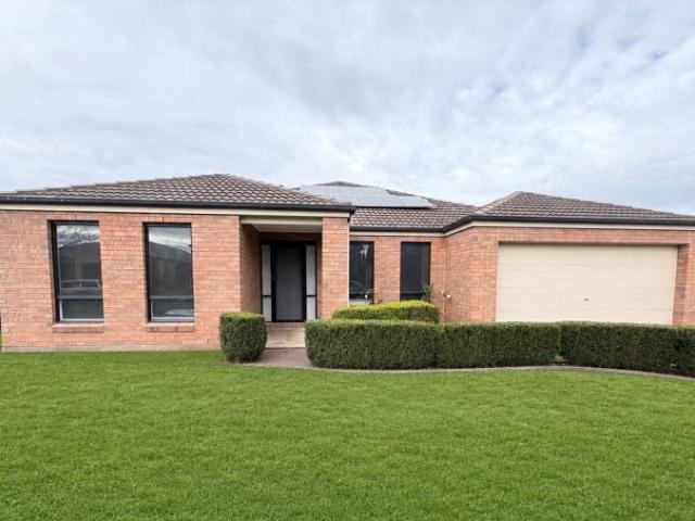Spacious, Refreshed Family Home in the Heart of Caroline Springs