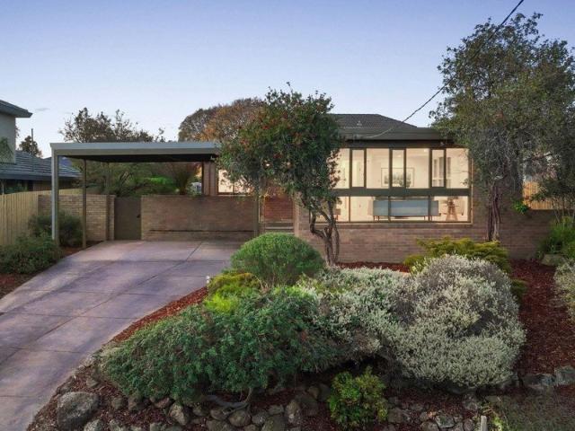 Spacious & Refreshed Family Living in a Convenient Doncaster East Location