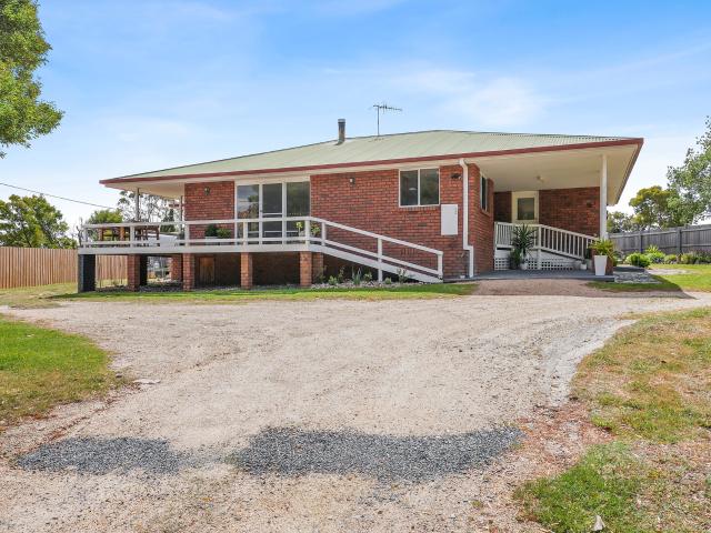 Beautifully kept brick home on large block