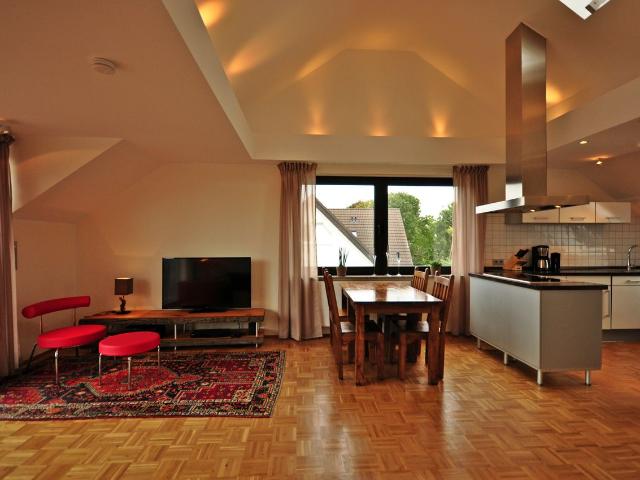 Spacious, representative and comfortably furnished 3 room non smoking flat on the 2nd floor top floor Bielefeld Amsterdam Apartments for Rent