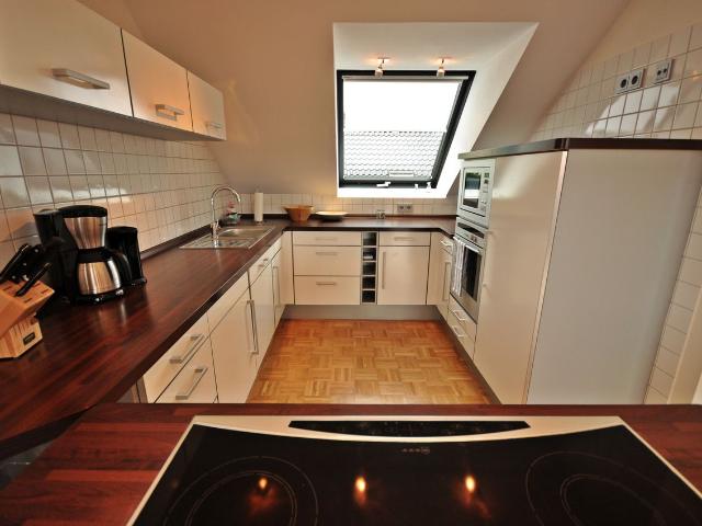Spacious, representative and comfortably furnished 3 room non smoking flat on the 2nd floor top floor Bielefeld Amsterdam Apartments for Rent