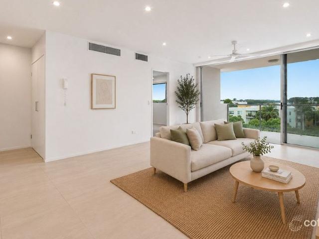 Spacious Residence in the Prestigious Anchorage Apartments