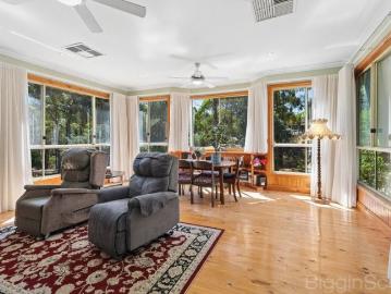 Spacious Residence plus Self Contained Cottage on 1.3 Acres