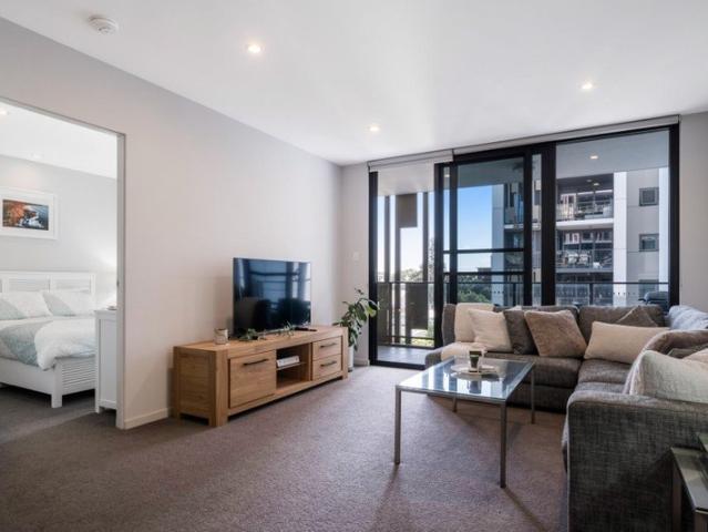 SPACIOUS RESORT STYLE APARTMENT IN THE HEART OF WEST LEEDERVILLE
