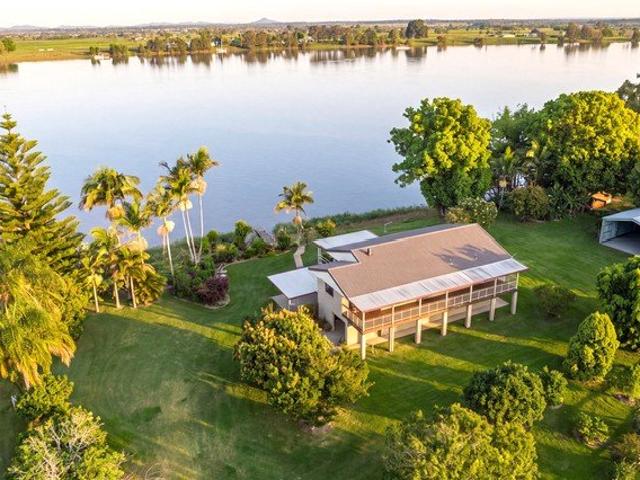 SPACIOUS RIVERFRONT FAMILY HOME