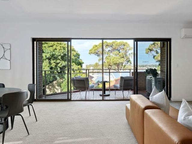 Spacious Riverside Apartment with Spectacular Freshwater Bay Views