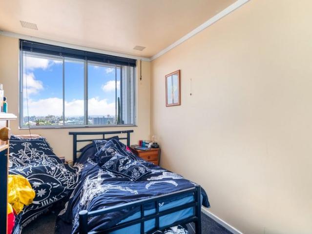 SPACIOUS RIVERSIDE APARTMENT WITH RESORT STYLE AMENITIES!