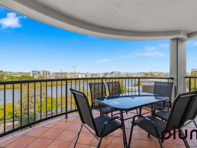 Spectacular Brisbane River Views I Spacious Fully Furnished 2 Bed Residence