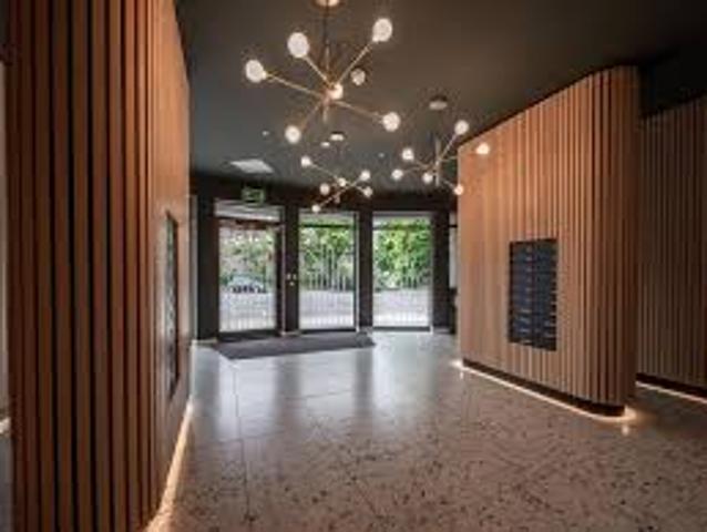 Spacious riverside executive apartment