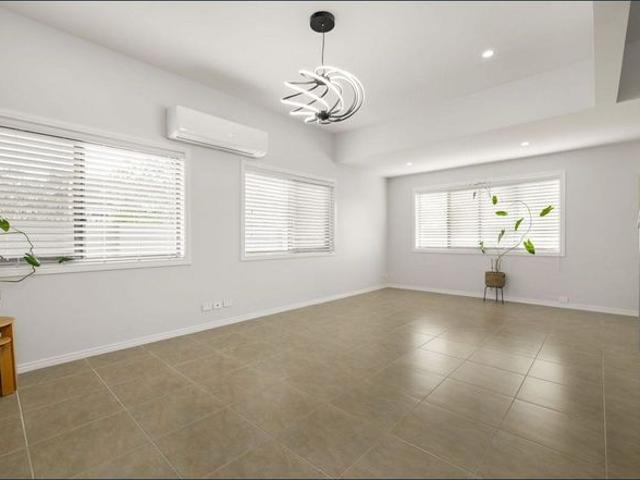 Spacious Riverside Family Home with Pool & Private Jetty