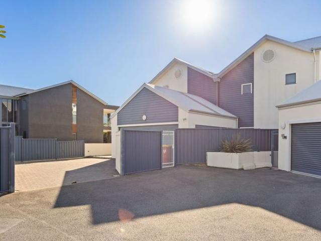 Spacious Riverside Living on the Edge of Launceston CBD