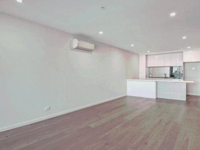 Spacious Riverside Three Bedroom Apartment with City Views