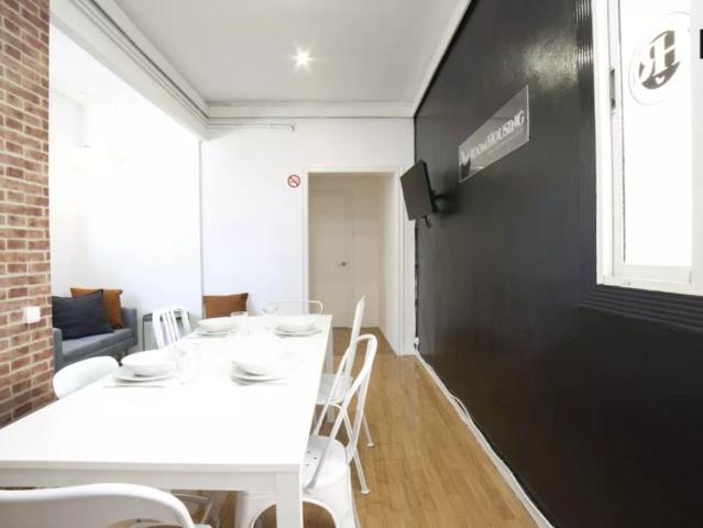 Spacious room for rent in 5 bedroom apartment in Gràcia