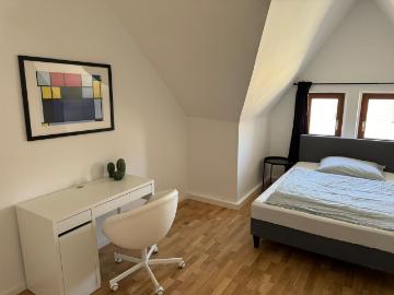 Spacious room in Düsseldorf, Dusseldorf Amsterdam Apartments for Rent