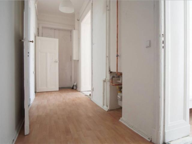 Spacious room in 6 bedroom apartment next to Tiergarten