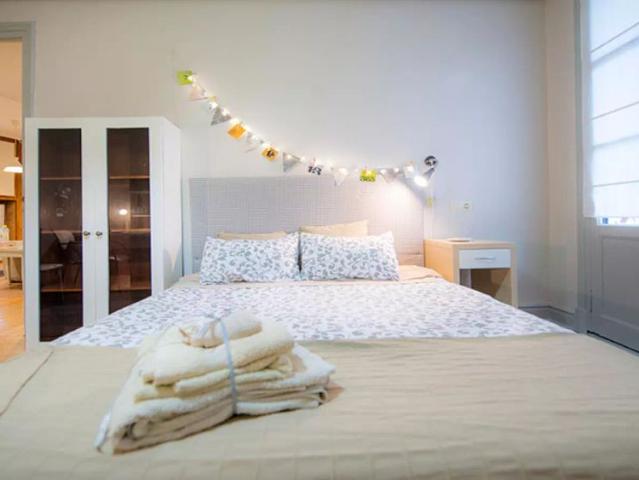 Spacious room with couples allowed in shared apartment, Casco Viejo