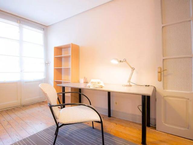 Spacious room with shelving in shared apartment, Casco Viejo