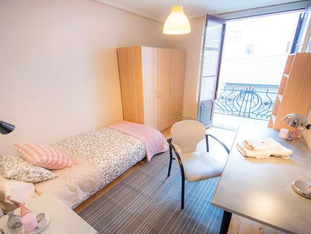 Spacious room with shelving in shared apartment, Casco Viejo