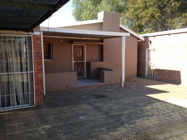 Spacious rooms to rent in Bloemfontein Code 081