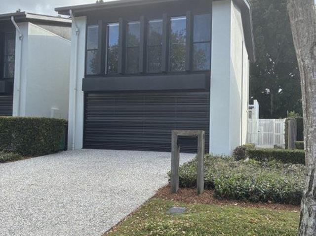 Spacious Robina Living with 3 Bedrooms, 2 Bathrooms within the Glades Golf Course Precinct