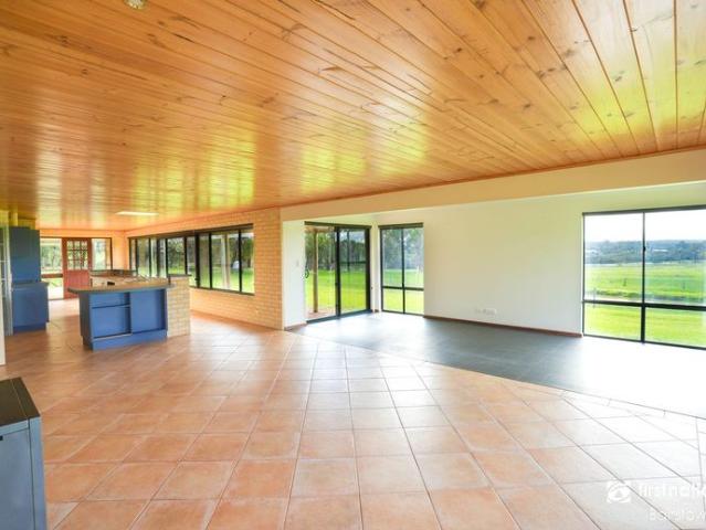 Spacious Rural Family Home