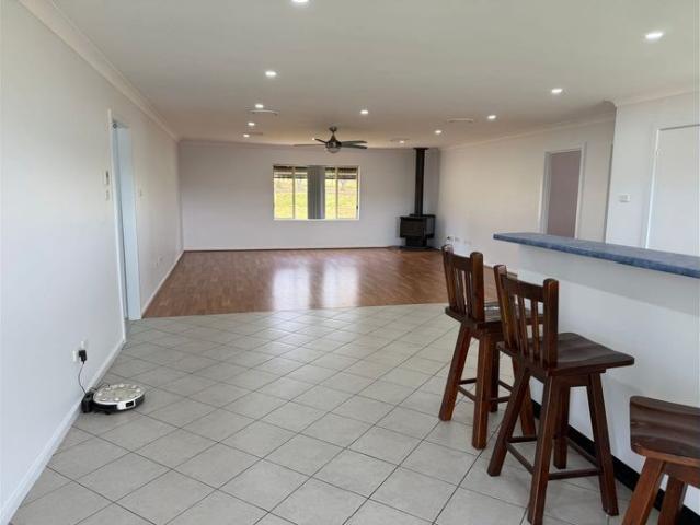 Spacious Rural Home situated on Working Farm – Free internet + lawn mowing included