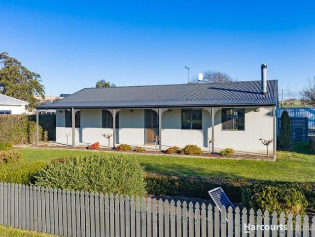 Spacious Rural Lifestyle Opportunity