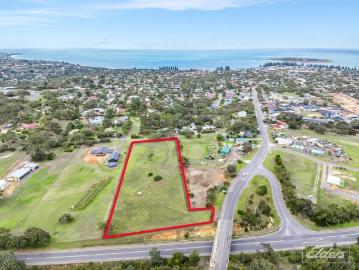 Spacious Rural Lifestyle Opportunity Close to Town