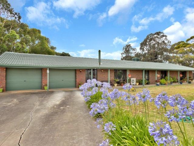 Spacious Rural Living in Two Wells