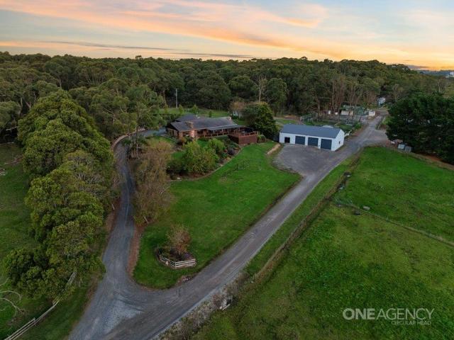 Spacious Rural Living with Room for the Whole Family