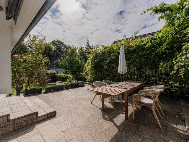 Spacious semi detached house with a private garden in Berlin Pankow Niederschoenhausen, Berlin Amsterdam Apartments for Rent