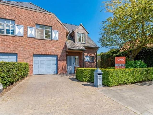 Spacious semi detached villa with garden and nice open view