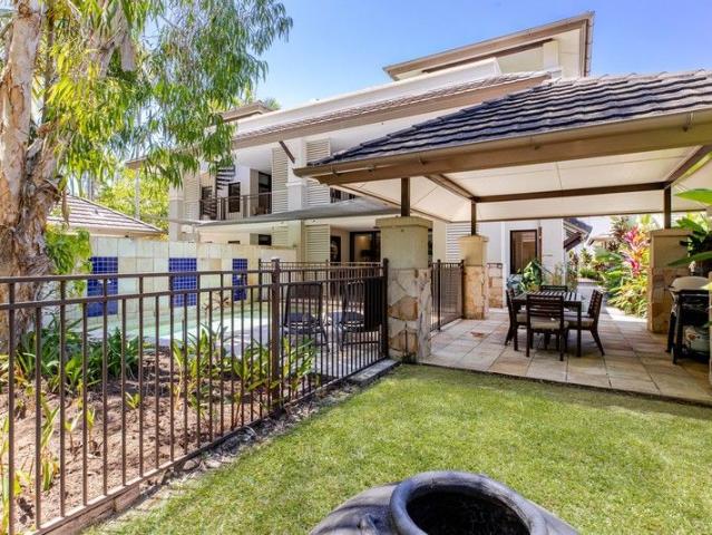 SPACIOUS SEA TEMPLE VILLA WITH PRIVATE POOL