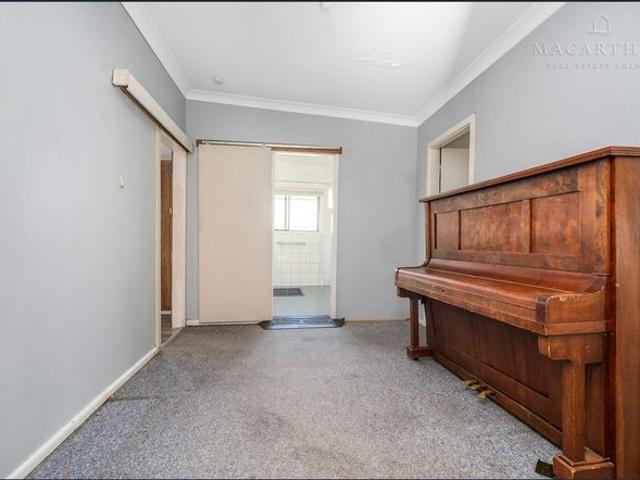 Spacious and Secure Family Home in Prime Kooringal Location