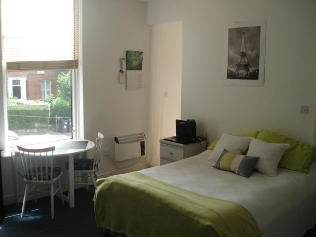 Spacious self contained flat in Hyde Park