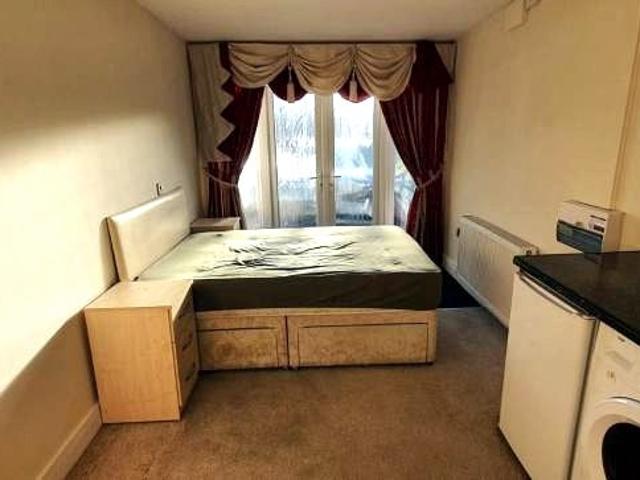 Spacious Self Contained Studio – Bills Included