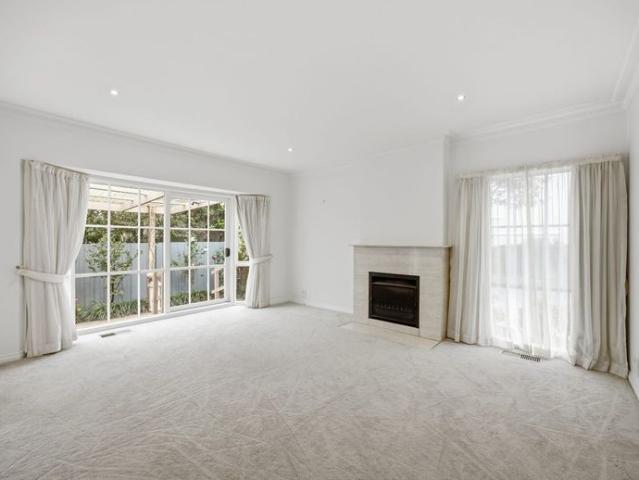 Spacious & Serene Single Level Living in the Balwyn High School Zone