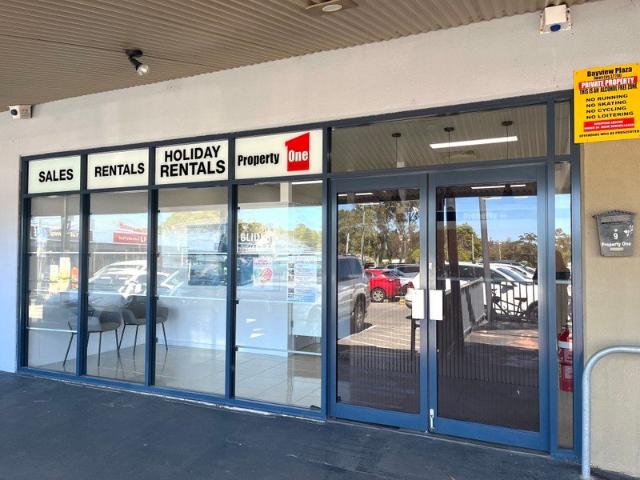 SPACIOUS SHOPFRONT